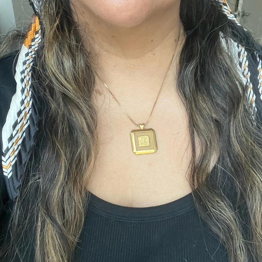 Givenchy Vintage Pendant Necklace - Picture 7 of 7